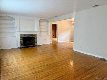 Annette Dr, Port Washington, Home For Rent in Hempstead - Image 1