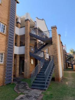 Apartment / Flat 1392-ref-8833 for Sale in Die Hoewes, Centurion in De Aar - Image 1