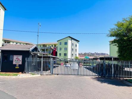 Apartment / Flat 2859-ref-209 for Rent in Fleurhof, Roodepoort in Roodepoort - Image 1