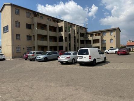 Apartment / Flat 2859-ref-232 for Rent in Fleurhof, Roodepoort in Roodepoort - Image 1