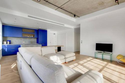 Apartment for Rent in Cleveland, Cleveland, Ref# 201946292 in Newport Pagnell - Image 1