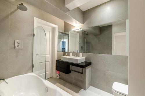 Apartment for Rent in Derry, Derry, Ref# 201946310 in Derry - Image 1