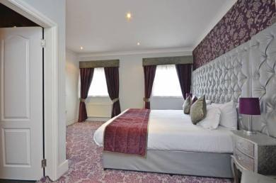Apartment for Rent in Rochdale, Rochdale, Ref# 201826379 in Rugeley - Image 1