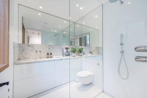 Apartment for Rent in Rochester, Medway, Ref# 201946764 in Birstall (Batley) - Image 1