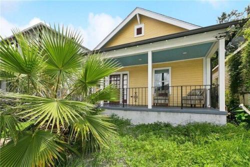 Apricot St, New Orleans, Home For Rent in Metairie - Image 1