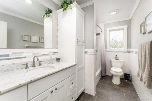 Atlantic Ave, Hampton Bays, Home For Rent in Hamptons - Image 1