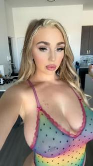 BELLE FILLE SEXY DYNAMIQUE CHATTE RASÉE EXCITÉ à Laval - Photo 1