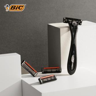 BIC Grooming Bundle: Flex 3 Hybrid Razor (1 Handle + 4 … in Geylang - Image 1