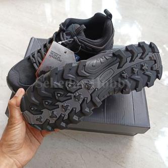 BLACK OUTDOOR SHOES in Singapore - Image 1