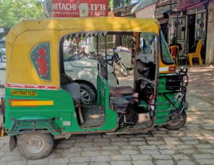 Bajaj RE CNG Auto Rickshaw in Kanpur - Image 3