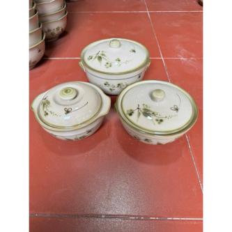 Bat Trang Porcelain Rice Bowl with Lid with Peach and … in Singapore - Image 1
