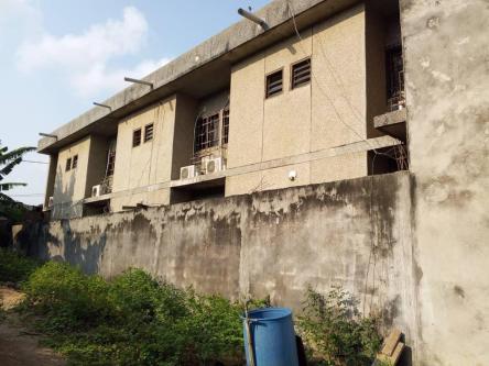 Batiment R+1 + Terrain de 600m² en vente à Abidjan - Photo 2