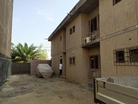 Batiment R+1 + Terrain de 600m² en vente à Abidjan - Photo 5