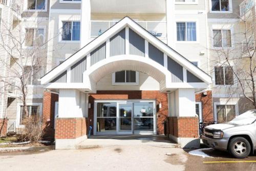Beautiful Corner Unit Condo in St. Albert - Image 1