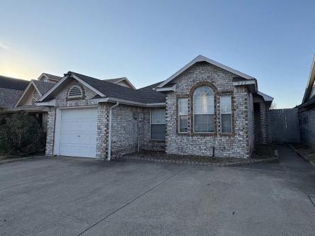Beautiful Single Family HOME For RENT In Duncanville, TX in DeSoto - Image 1