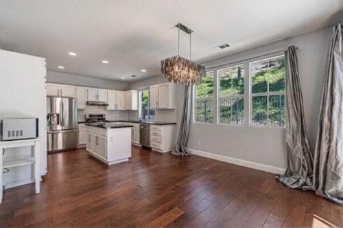 Beautifully Well Maintained Home For Rent in Pasadena - Image 3