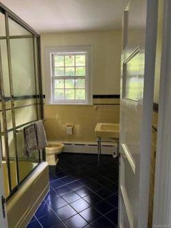 Beechmont Dr, New Rochelle, Home For Rent in New Rochelle - Image 1