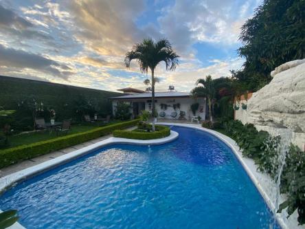 Berlor Airport Inn en Alajuela - Imagen 1