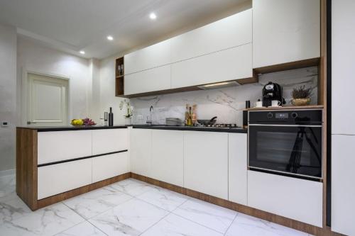 Best Modular Kitchen in Delhi – L-Shape, U-Shape & Island Design in Gurgaon - Image 3