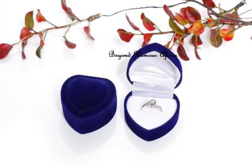 Blue Velvet Ring Box in Kikuyu - Image 1