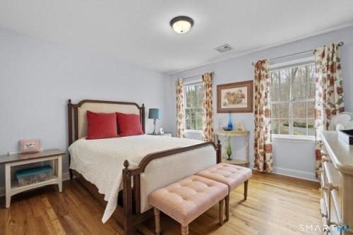 Bonny Rd, Brookfield, Home For Sale in Danbury - Image 1