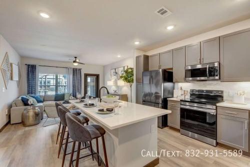 Bright, Spacious, and Move-In Ready in Sugar Land - Image 1