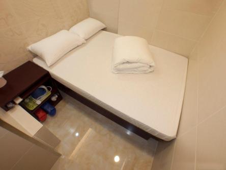 Budget Double Rm@Mong Kok旺角區經濟大床房 in Hong Kong - Image 1
