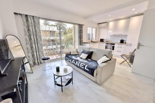 CANNES CENTRE SUPERBE STUDIO CABINE RÉNOVÉ à Cannes - Photo 1