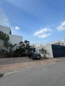 CASA AMUEBLADA EN RENTA EN TEMOZON NORTE en Mérida - Imagen 1