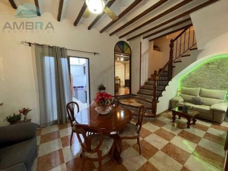 CASA CON DOS TERRAZAS Y PATIO INTERIOR EN PEGO - POTENCIAL INMEN en Oliva - Imagen 1