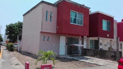 CASA EN RENTA EN FRACCIONAMINTO KRYSTAL en Minatitlán - Imagen 1