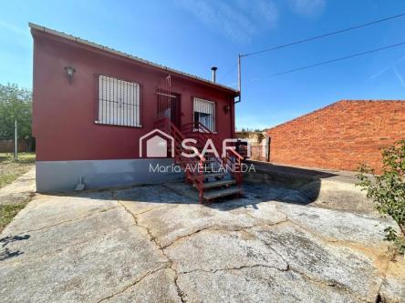 CHALET CON FINCA Y PISCINA en San Andrés del Rabanedo - Imagen 1