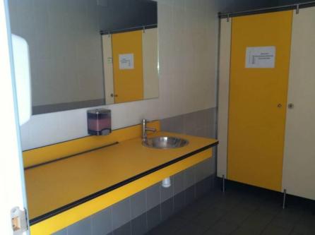 CHALET CON PISCINA Y DOS APARTAMENTOS EN COGOLLOS VEGA (GRANADA) en Tudela - Imagen 1