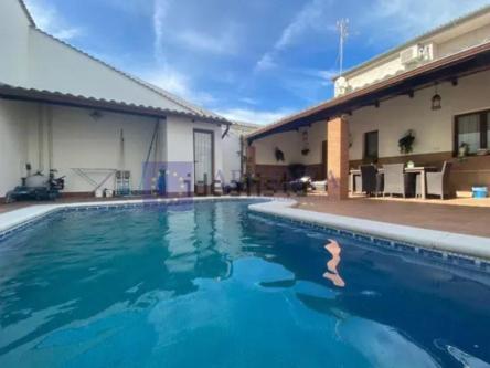 CHALET EN VENTA CON PISCINA en Don Benito - Imagen 1