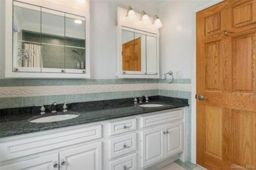 Canterbury Rd S, Harrison, Home For Rent in White Plains - Image 1