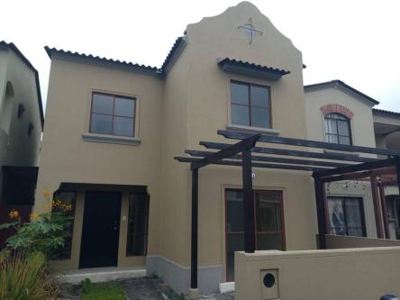 Casa de venta en la Urbanización La Rioja, 4 dormitorios, … en Guayaquil - Imagen 1