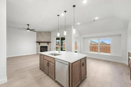 Century Lake Ln, Denton, Home For Rent in Denton - Image 1