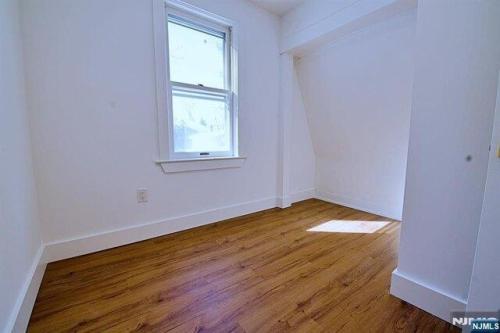 Clarke St, Closter, Home For Rent in Yonkers - Image 1