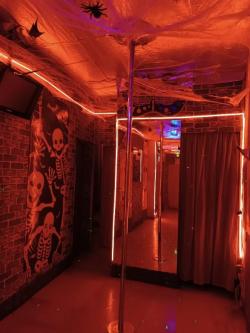 Club nocturno, require señoritas en Puerto Suárez - Imagen 1