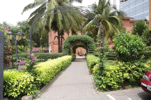 Coconut Grove Regency Hotel in Ghana - Image 1