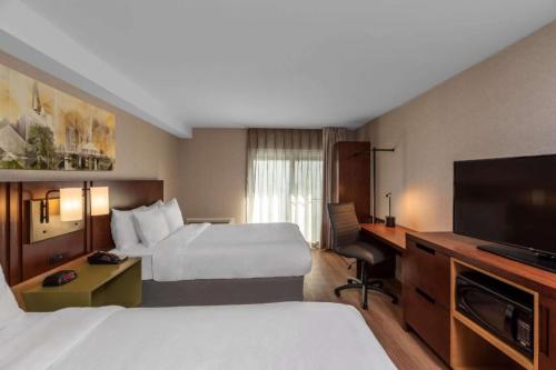Comfort Inn in Orillia - Image 1