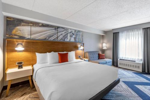 Comfort Inn in Wasaga Beach - Image 1
