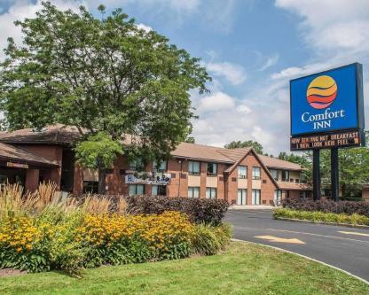 Comfort Inn in Clarington - Image 1