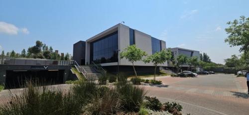 Commercial 2030-ref-17666 for Rent in Waterfall, Midrand in Carletonville - Image 1