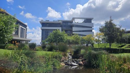 Commercial 2030-ref-18357 for Rent in Vorna Valley, Midrand in Tembisa - Image 1