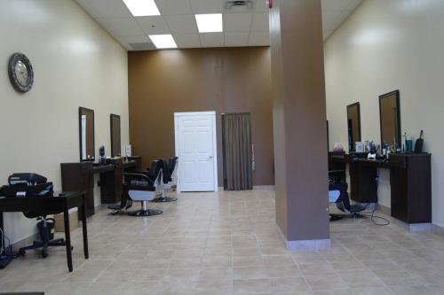 Commercial for Sale in Calgary, Alberta, Ref# 866276 in Calgary - Image 1