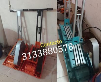 Compactadora Rana equipada con motor a combustible en Florencia - Imagen 1