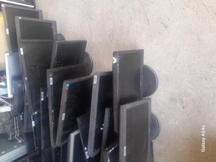 Computer monitors in Roodepoort - Image 1