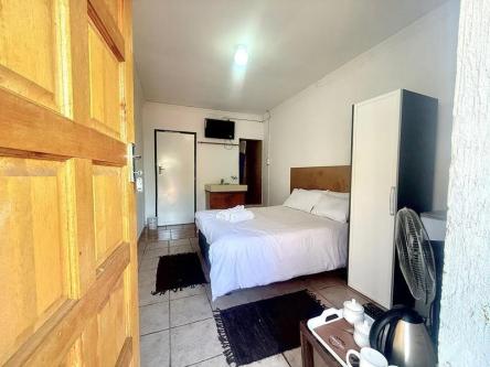 Cottage 1088-ref-4074 for Rent in Colbyn, Pretoria in Germiston - Image 1