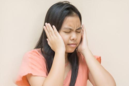 Crackling Sound In Ear- How To Get Rid Of It in Dwārka - Image 2